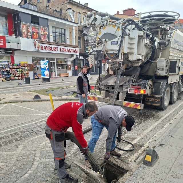 Bayburt'ta şehir estetiği ve altyapı için mesai