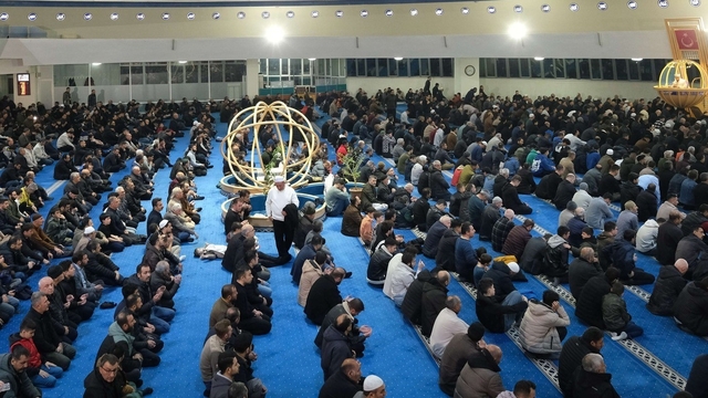 "Vatan ve millet ruhumuz" Cuma hutbesinin konusu oldu