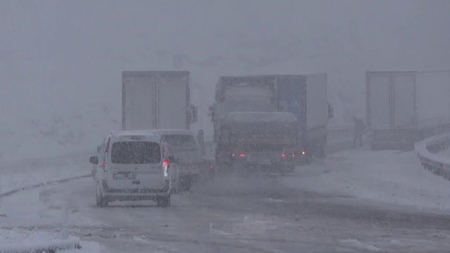 Kop Dağı Geçidi yeniden beyaza büründü