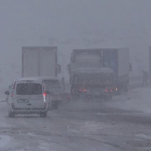 Kop Dağı Geçidi yeniden beyaza büründü