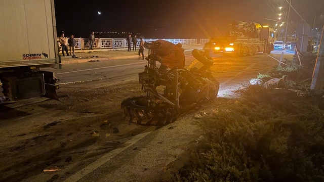 Çanakkale'de tırla çarpışan traktördeki karı koca öldü