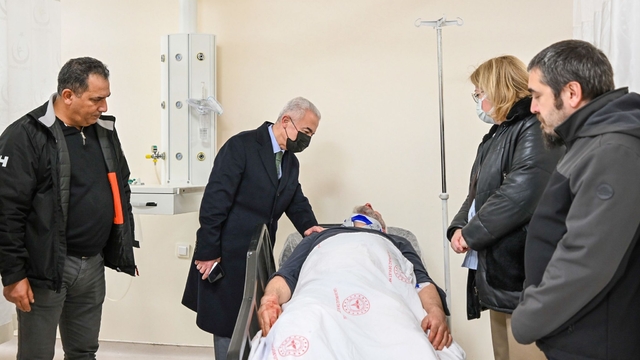 Kırklareli Valisi Turan, hasta ziyaretlerinde bulundu