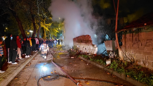 Bursa'da metruk binada çıkan yangın söndürüldü