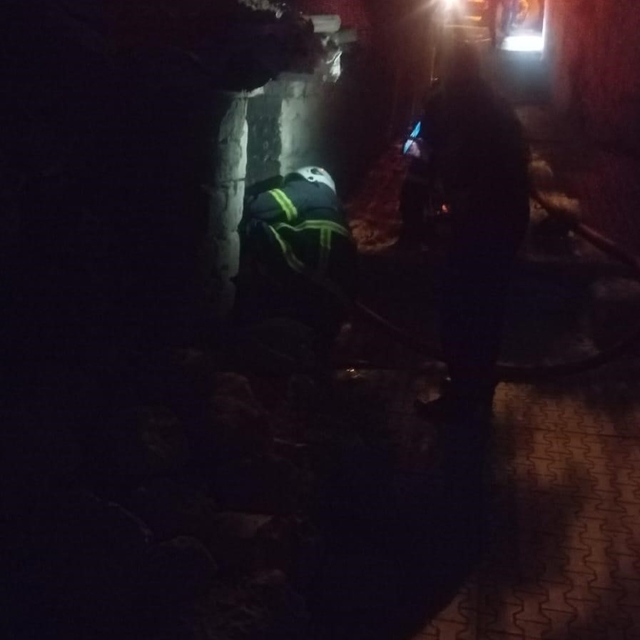 Metruk evde çıkan yangın korkuttu