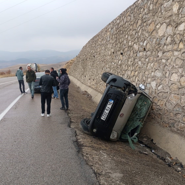 Bayburt-Erzurum kara yolunda trafik kazası: 3 yaralı
