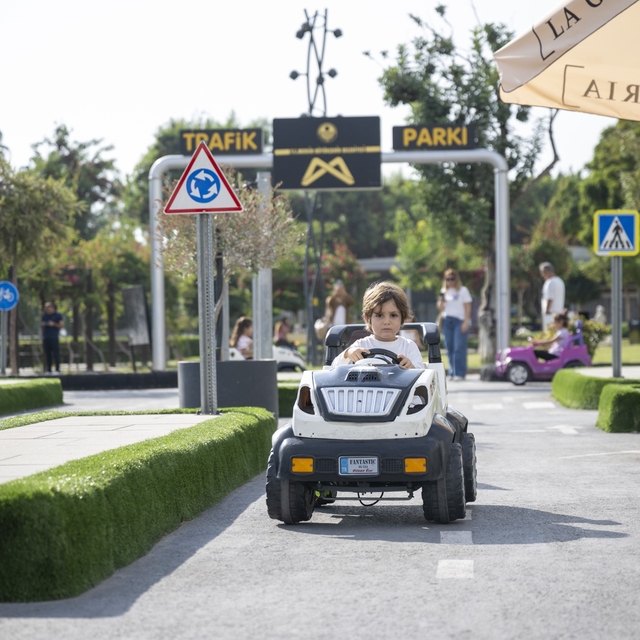 Mersin'deki Trafik Park, ara tatilde çocuklarla dolup taştı