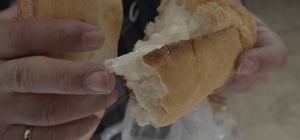 Aldığı ekmeğin içinden çıkan poşet parçası ile şok oldu
Yücel Aydın:
"İştah...