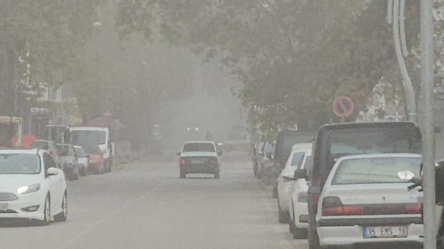 Sındırgı'da sis etkili oldu