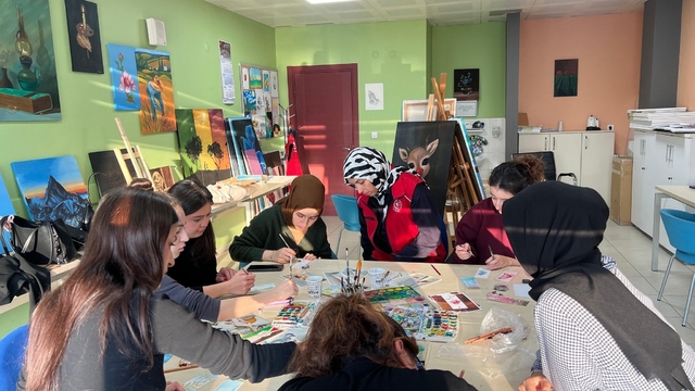 Kitap ayraçlarını kendileri yapıyor