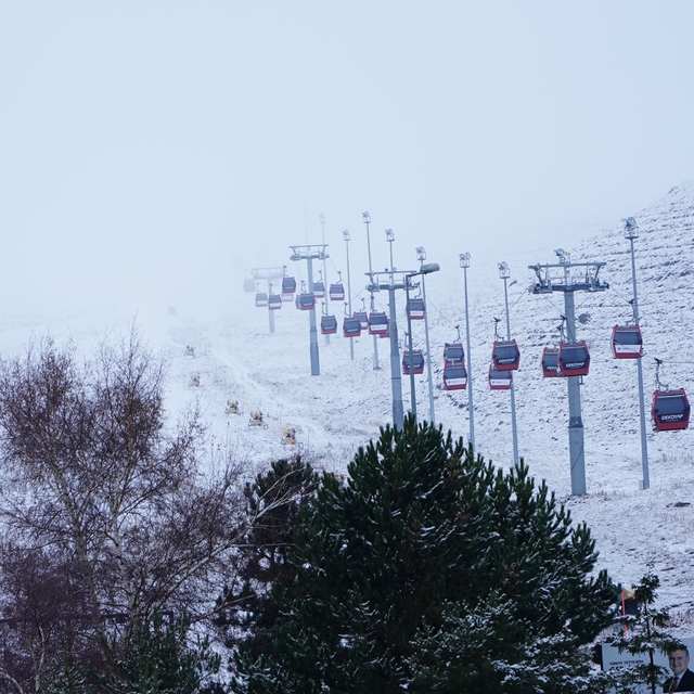 Erciyes'te kar yağışı, dağ beyaza büründü