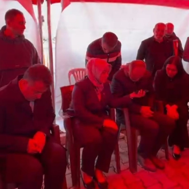 Cumhurbaşkanı Erdoğan'dan Samsunlu şehit ailesine taziye telefonu
Şehit bab...