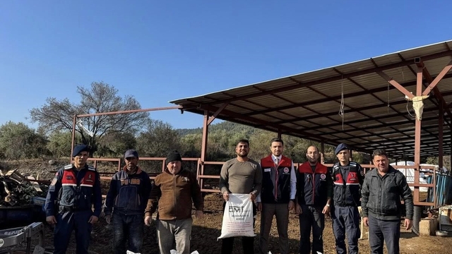 Beyağaç Belediyesi şap hastalığına karşı üreticilere kireç dağıttı