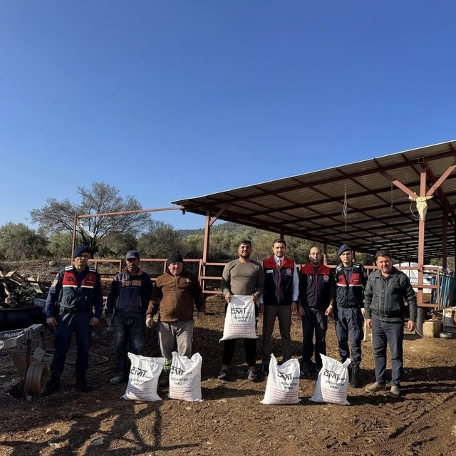 Beyağaç Belediyesi şap hastalığına karşı üreticilere kireç dağıttı