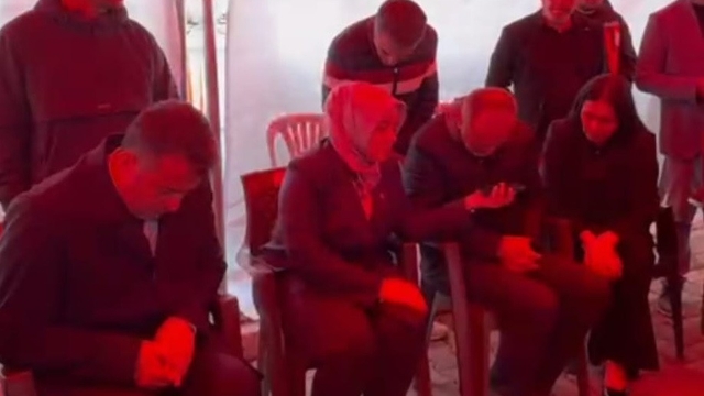 Cumhurbaşkanı Erdoğan'dan Samsunlu şehit ailesine taziye telefonu
Şehit babası: "Allah vatanımıza, devletimize zeval getirmesin"