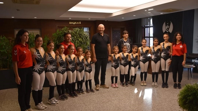 Başkan Zencirci, minik jimnastikcileri ağırladı