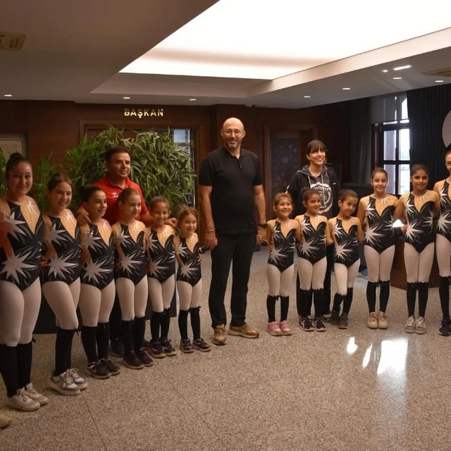 Başkan Zencirci, minik jimnastikcileri ağırladı
