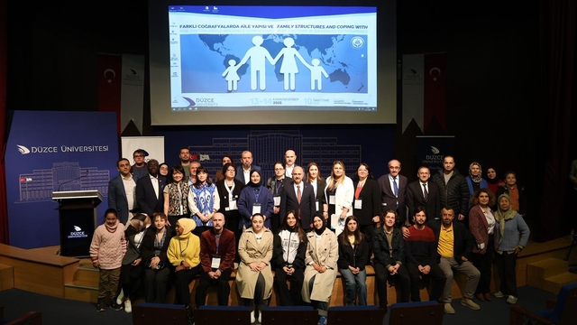 Vali Aslan "Türk milletinin en büyük gücü ailedir"
Farklı Coğrafyalarda Aile Yapısı ve Risk Faktörleriyle Mücadele Sempozyumu düzenlendi