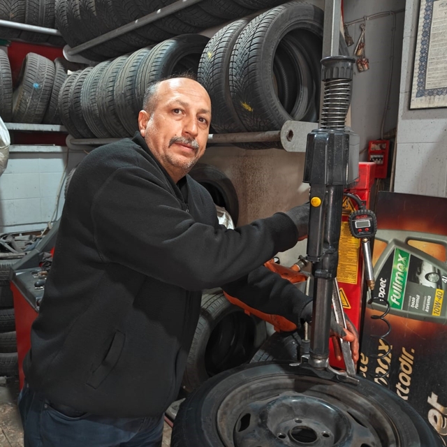 Ustasından kış lastiği uyarısı: "Can güvenliğimiz için lastiklerimizi taktı...