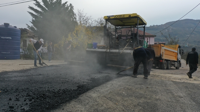 Ordu'da sıcak asfalt çalışmaları sürüyor