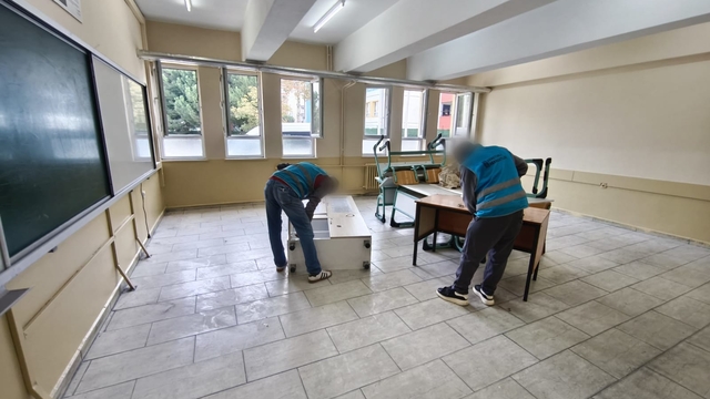 Bursa'da denetimli serbestlik hükümlüleri okulda temizlik ve bakım çalışması yaptı