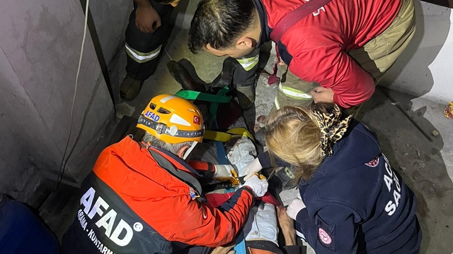 Karabük'te apartman boşluğuna düşen kişi yaralandı