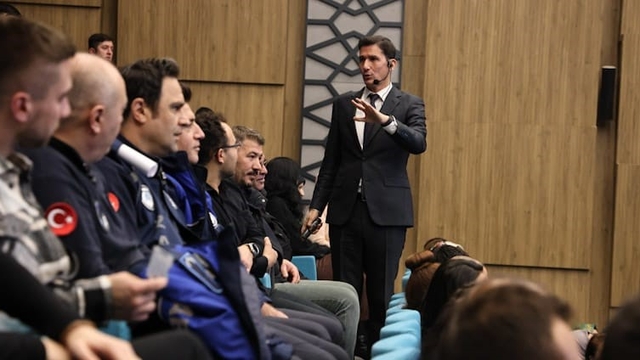 Kütahya Belediyesi'nden personeline "Etkili İletişim Davranış Biçimleri" eğitimi