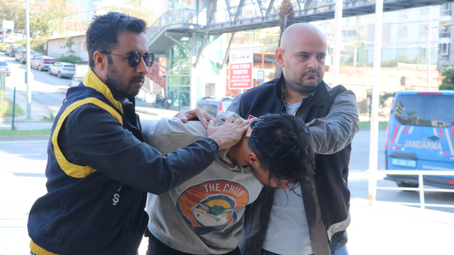 Kaldırımda yürüyen Ukraynalı kadını darbedip yaralayan şüpheli gözaltında (2)