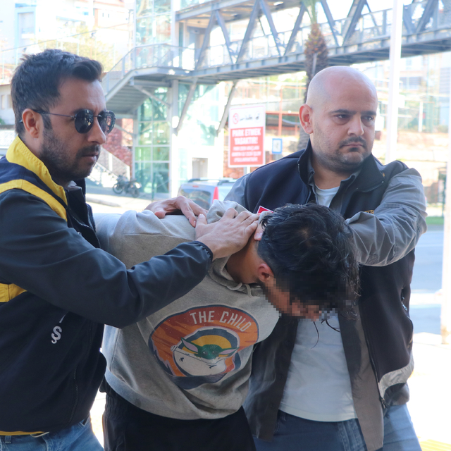 Kaldırımda yürüyen Ukraynalı kadını darbedip yaralayan şüpheli gözaltında (...