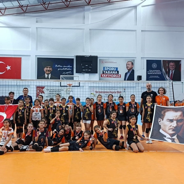Köyceğizli minikler voleybolda şampiyon oldu