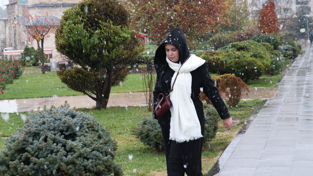 Sivas'a mevsimin ilk karı yağdı