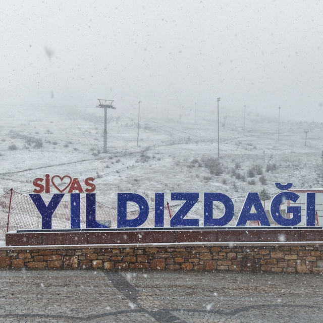 Yıldız Dağı beyaz gelinliğini giydi, kayak merkezi havadan görüntülendi