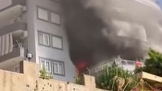 Alanya'da 5 katlı binada korkutan yangın
