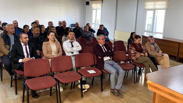 Kamu çalışanları ve muhtarlara afet eğitimi verildi