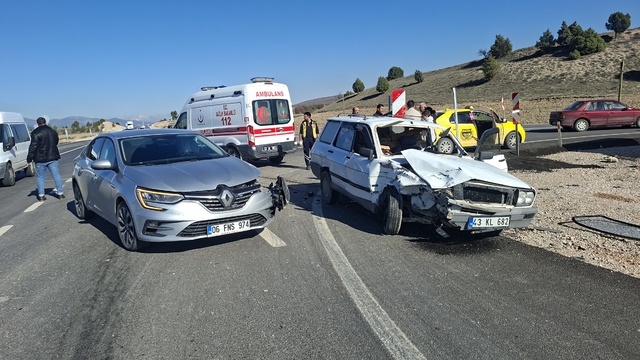 Hisarcık'ta iki otomobil çarpıştı, 1 yaralı