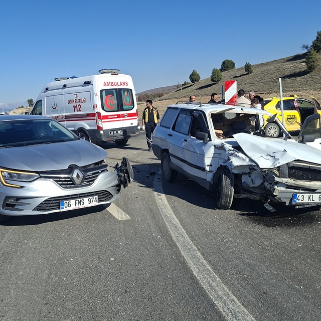 Hisarcık'ta iki otomobil çarpıştı, 1 yaralı