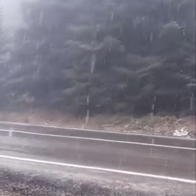 Bolu'nun yükseklerinde kar yağışı