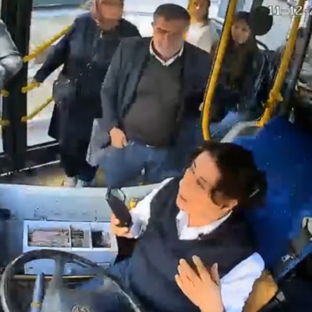 Isparta'da yol verme tartışması, kadın halk otobüsü şoförüne kâbus yaşattı...