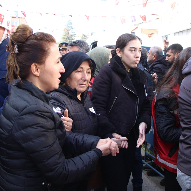 Amasyalı şehidin annesi: "Armağan'ım güle güle git"
Şehit Kaplan, Amasya'da...