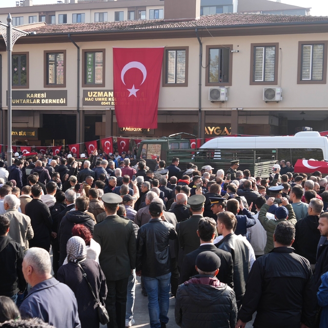 Balıkesir, Şehit Emre Sayın'ı son yolculuğuna uğurladı