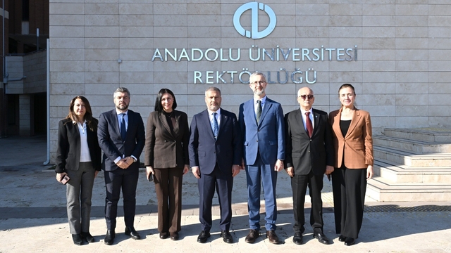 Anadolu Üniversitesi'nden Ukrayna ile akademik işbirliği
Ukrayna'nın Ankara Büyükelçisi Nariman Celal'den Anadolu Üniversitesine ziyaret