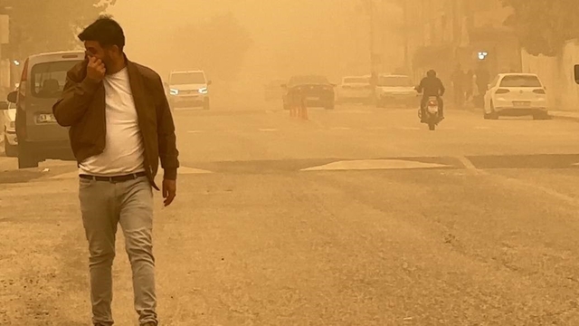 Toz bulutu Şanlıurfa semalarını kapladı