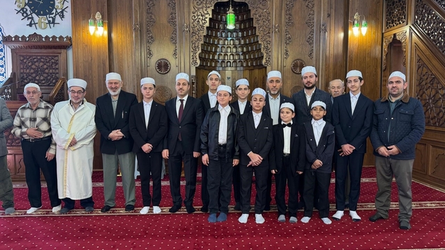 Kur'an hafızlarına belge takdimi