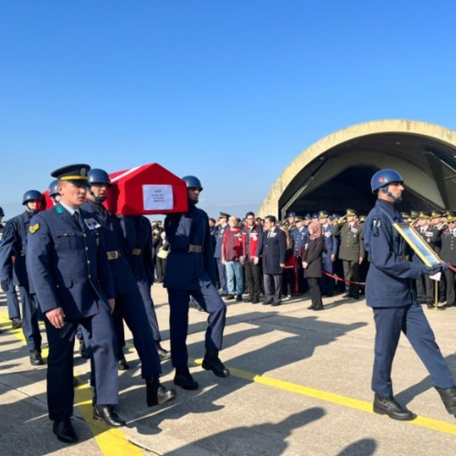 Düşen uçakta şehit olan 2 askerin cenazesi Bursa'ya getirildi