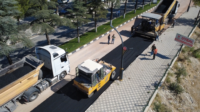 Karayolları tarafından Demirci'de sıcak asfalt çalışmalarına başlandı