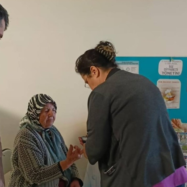 Çine'de diyabet farkındalığı için kan şekeri ölçüldü