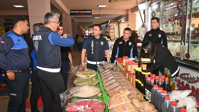 Kumluca'da halk pazarında denetim yapıldı