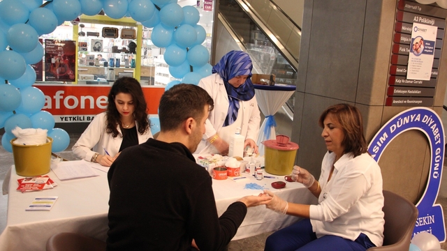 Fethi Sekin Şehir Hastanesi'nden diyabet konusunda bilgilendirme çalışması