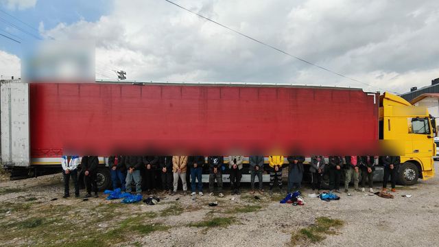 TIR dorsesinde 18 kaçak göçmen yakalandı
