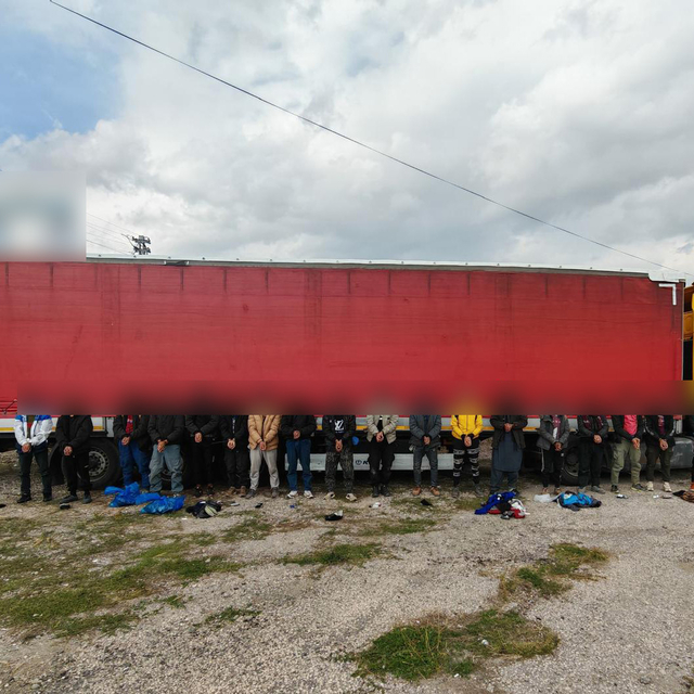 TIR dorsesinde 18 kaçak göçmen yakalandı