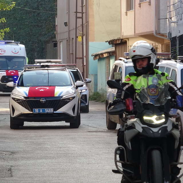 Düşen uçakta şehit olan 2 askerin cenazesi Bursa'ya getirildi (3)